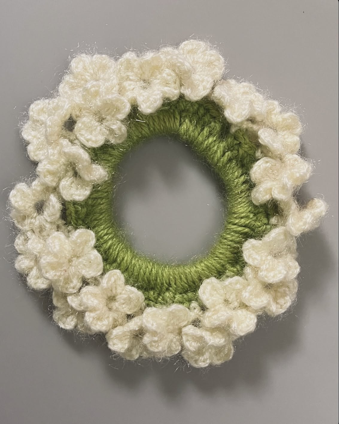 Cute White Floral Scrunchie Kit
