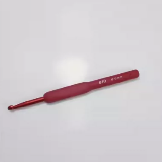 Red soft-handled crochet hook 5mm